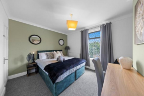 Alexandra Premier Retreat 3-Bedroom Flat